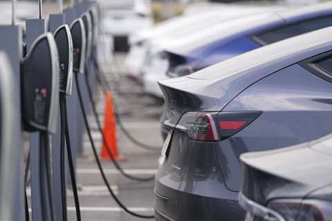 Senator wants U.S. to pause implementation of new electric vehicle tax credits