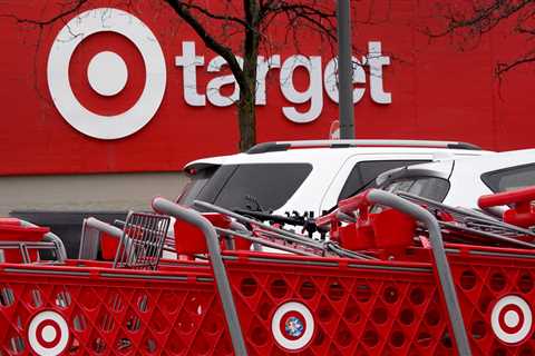 Target drive-up workers say app 'double-tapper' customers are a daily source of chaos and..