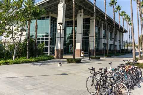 What is the Dress Code for Participants in Youth Programs in Fullerton, California?