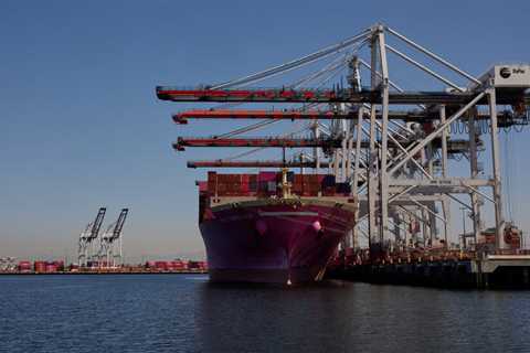 Se prevé que la guerra comercial de Trump debilitará el crecimiento económico mundial