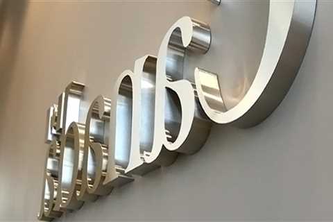 Why Food Shipping Services Should Invest In High-Quality Business Signs In Burnaby, BC