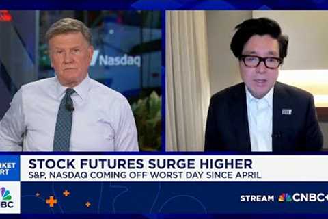 There are a lot of reasons for investors to stay optimistic, says Fundstrat''s Tom Lee